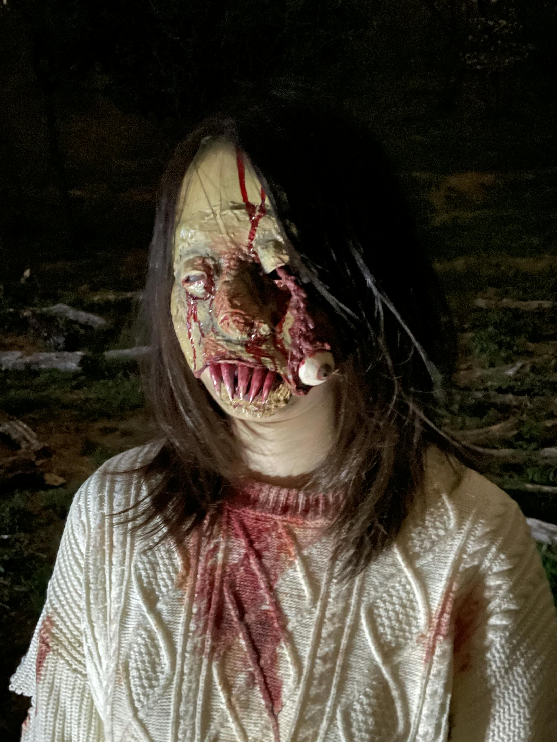 ↑完成した本番用マスク、キャスト着用の様子<br> ↑完成した本番用マスク、キャスト着用の様子<br>