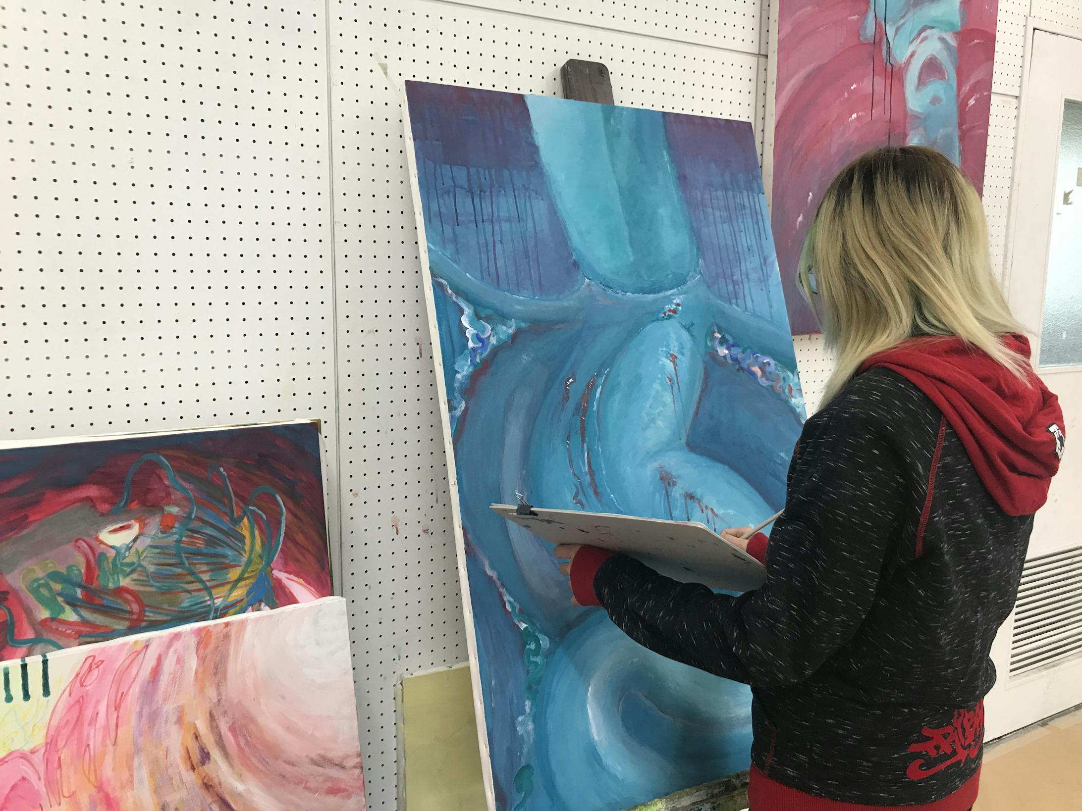 そして黙々と仕上げ作業に取り掛かる様子。制作時間はおよそ二ヶ月。M50号キャンバス2枚分の作品でした。 そして黙々と仕上げ作業に取り掛かる様子。制作時間はおよそ二ヶ月。M50号キャンバス2枚分の作品でした。