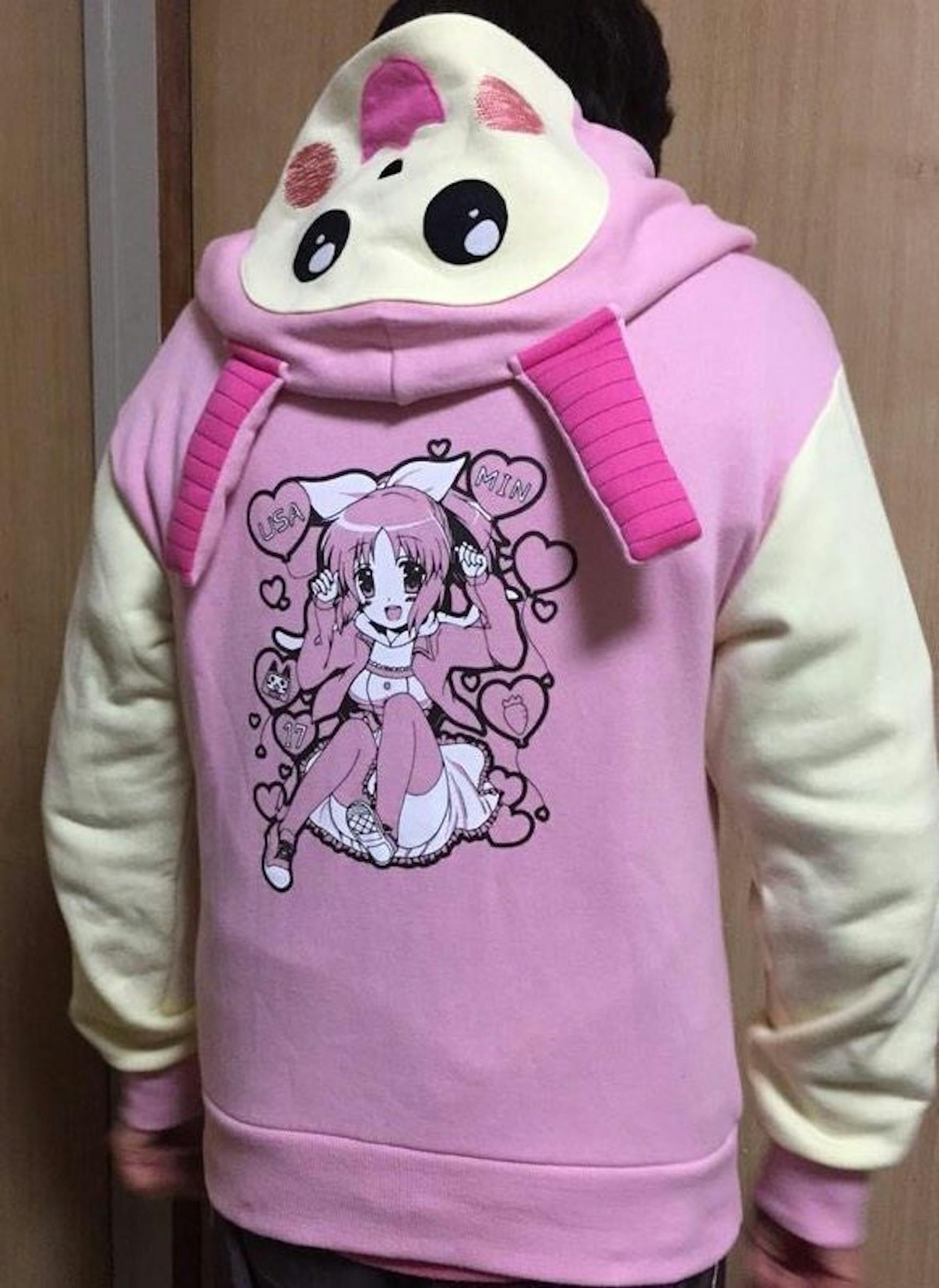 背面にデザインが入り良いパーカーになりました。