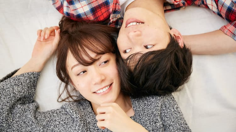 【記事】おうちデートでイチャイチャする方法5つ │付き合う前にイチャつく男性心理や上手な誘い方も解説