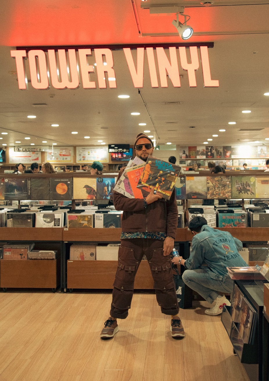 カッサ・オーバーオール（Kassa Overall）がTOWER VINYLで選ぶ、ジャズとヒップホップの歴史が刻まれたレコード5枚 | Mikiki