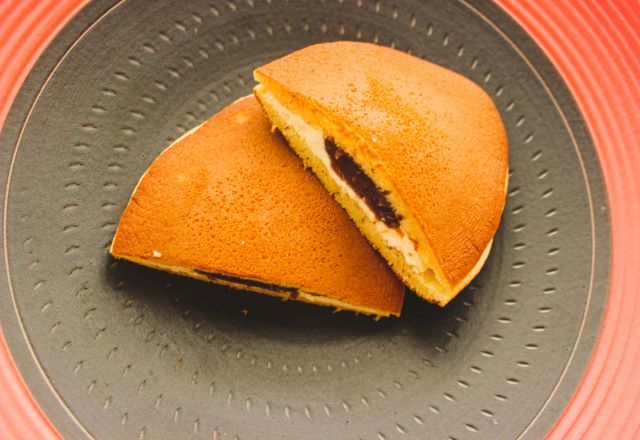 「ジャリっとした食感！？」「このサイズ感丁度いい！」ローソンから発売された”どら焼き”は従来のものとは大きく違った！？