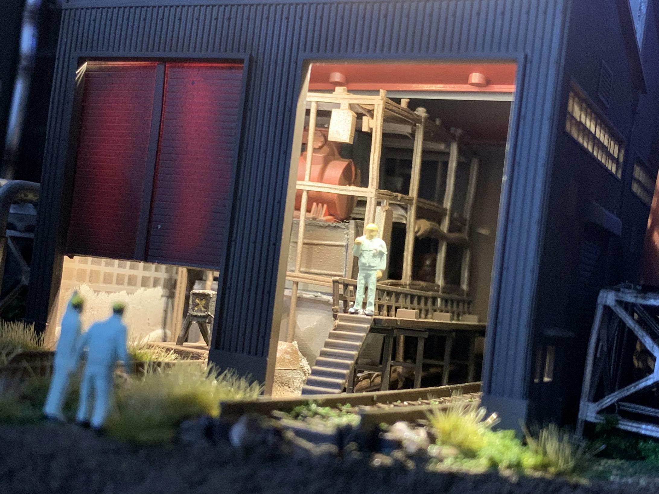 一階工場建屋もLEDをつけて中が見えるようになっているため、それなりに作り込んでおいたため、形になりました。 一階工場建屋もLEDをつけて中が見えるようになっているため、それなりに作り込んでおいたため、形になりました。