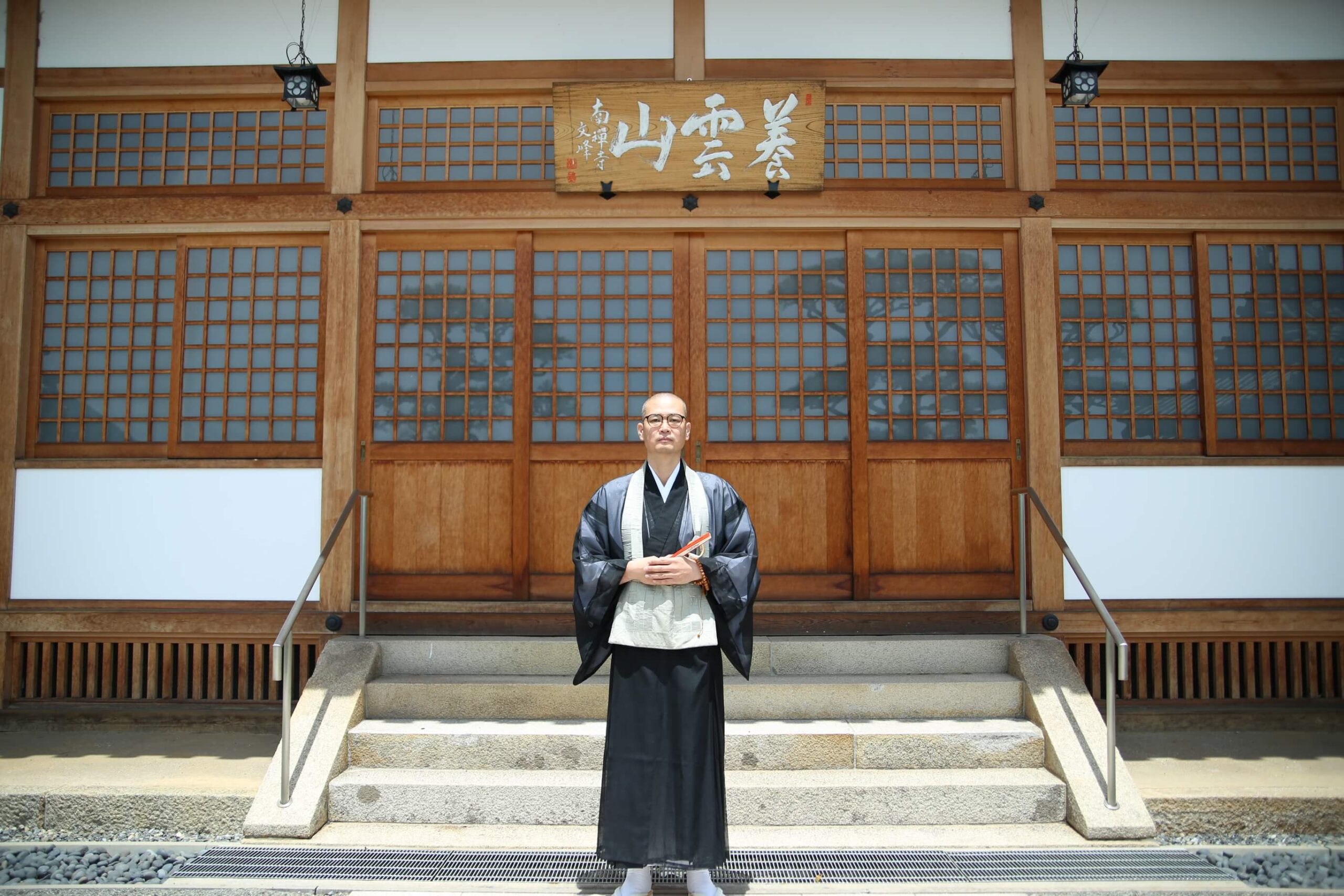 気軽に人が集まる場を目指して。900年の歴史を持つ「天徳寺」を第三者承継した住職が受け継ぐもの | ニホン継業バンク 