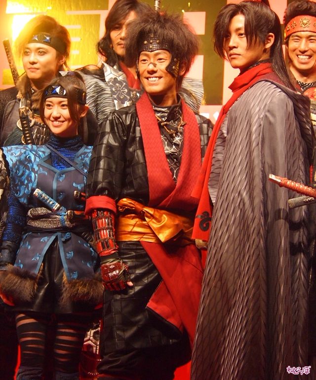 松坂桃李が馬と併走　トンデモエピソードも飛び出した映画「真田十勇士」クランクアップ会見