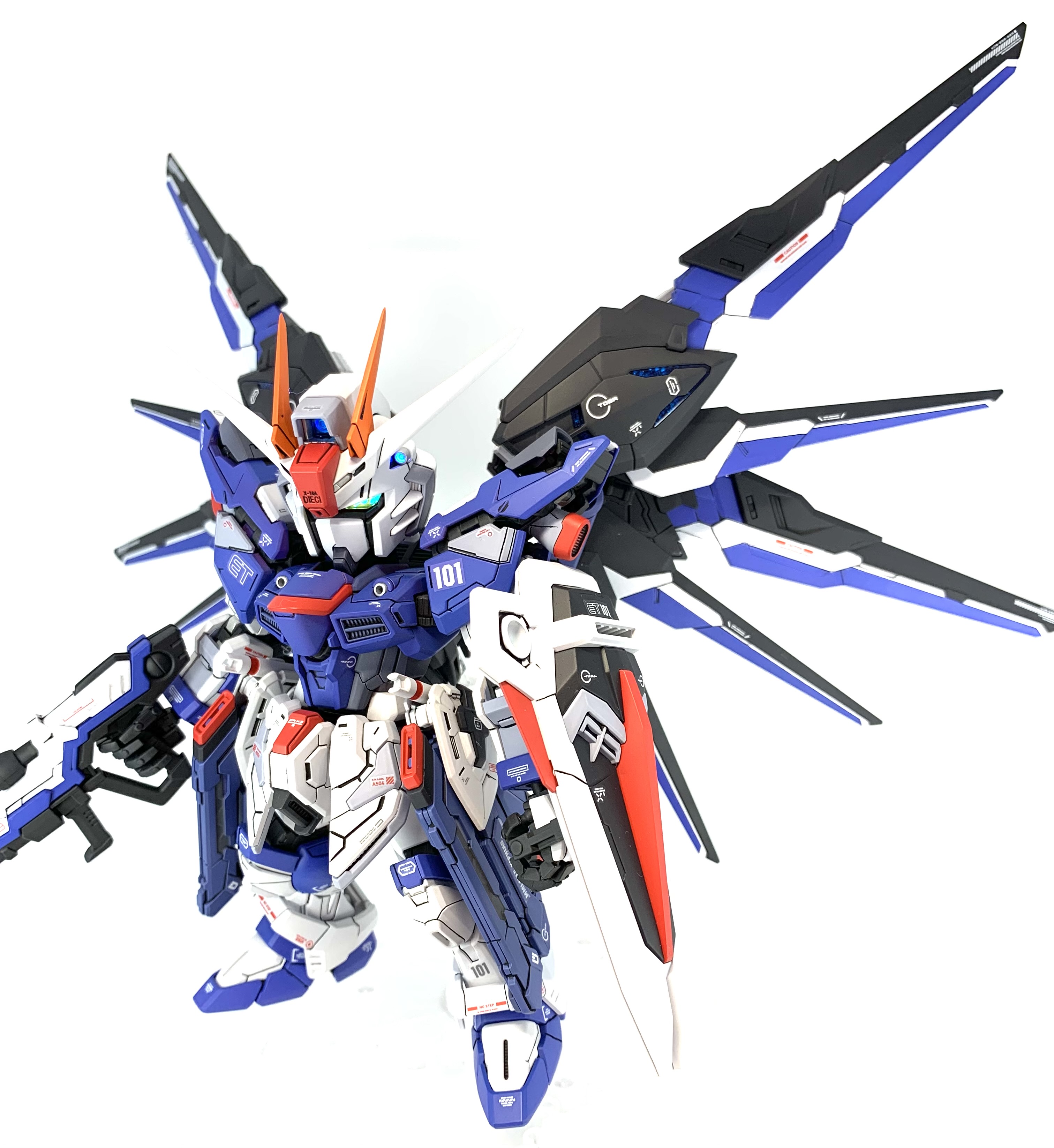 【志村様ご依頼】MGSDフリーダムガンダム➕台座　ライジングフリーダムイメージ 志村様制作依頼用】MGSDフリーダムガンダム ライジングフリーダム