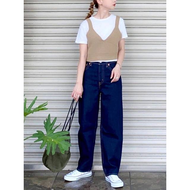 「Tシャツ×ビスチェの重ね着」がオシャレな理由って？【ファッションの疑問を解決！】