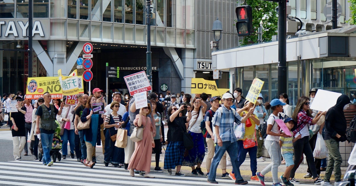 「世の中は狂ってる」ある看護師が"反ワクチン”の陰謀論に染まるまで