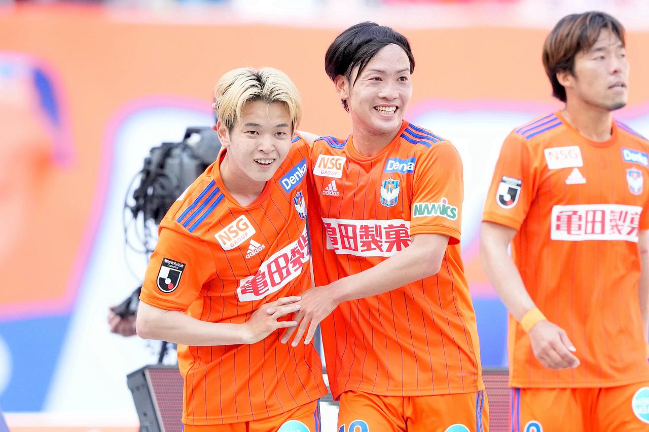 【J2第19節まとめ】3強譲らず！ 仙台と横浜FCは終了間際に決勝点、新潟は3試合連続3-0でホーム9連勝！ - サッカーマガジンWEB