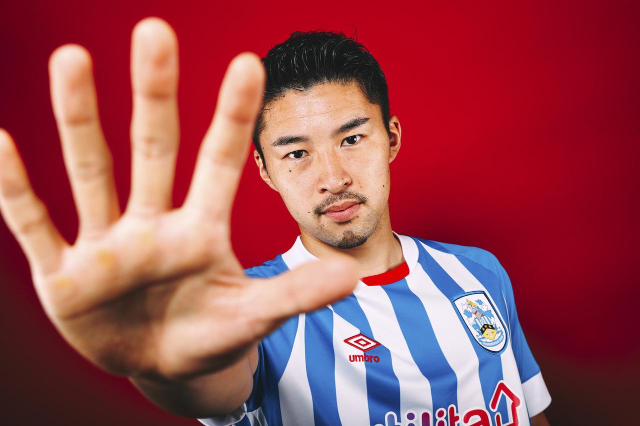 中山雄太がイングランド2部へ！ ハダースフィールドで背番号｢33｣。｢I’m really excited!｣と公式サイトで笑顔 - サッカーマガジンWEB