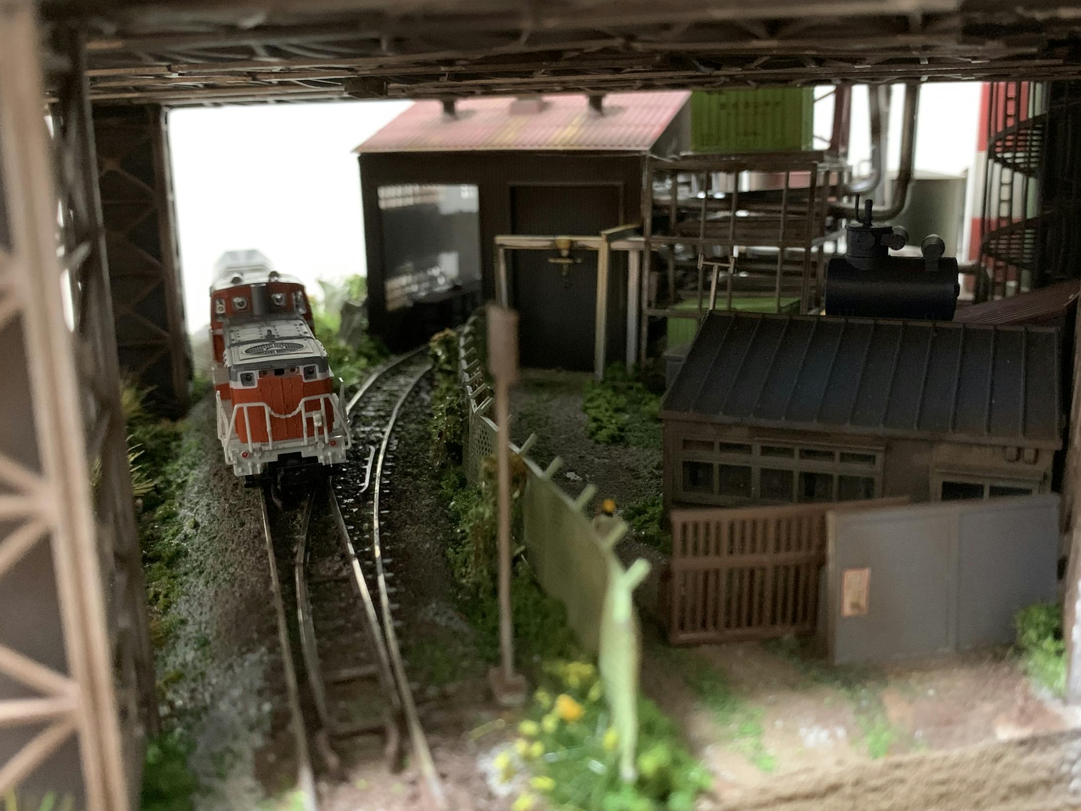 専用線に車両を置いてみます。とりあえずDE10を置いてみました。