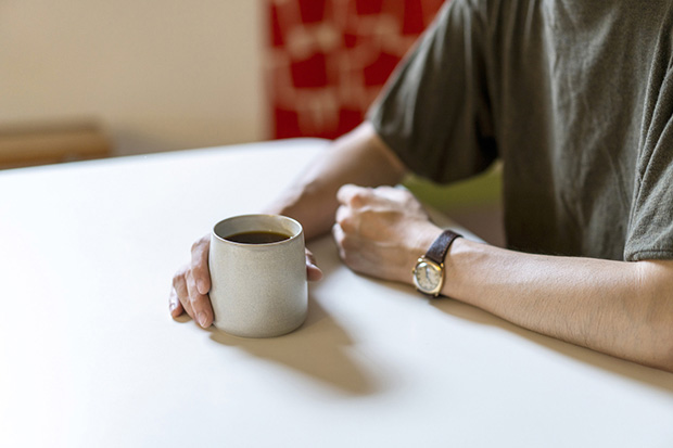 人気菓子店＆コーヒー店監修の波佐見焼コーヒーカップ。取っ手がない理由とは？