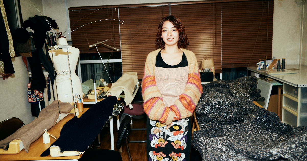 OEMってどんな仕事？　「ギャルソン」も手掛けるニット製造の老舗で働く27歳の奮闘記 - WWDJAPAN