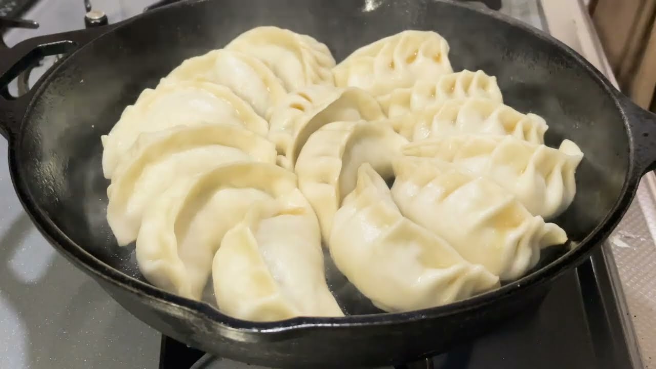 音を楽しむ動画。自宅で皮から焼き餃子作ってみた〜I tried making fried gyoza from the skin at home.〜#food  #gyoza  #焼き餃子