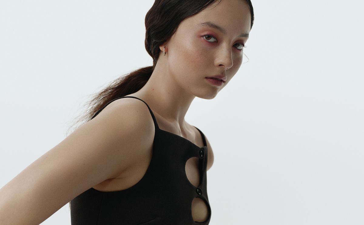 VOGUE × Celvoke | 私らしい「奥ゆき」を引き出す、微発光とニュアンスカラー