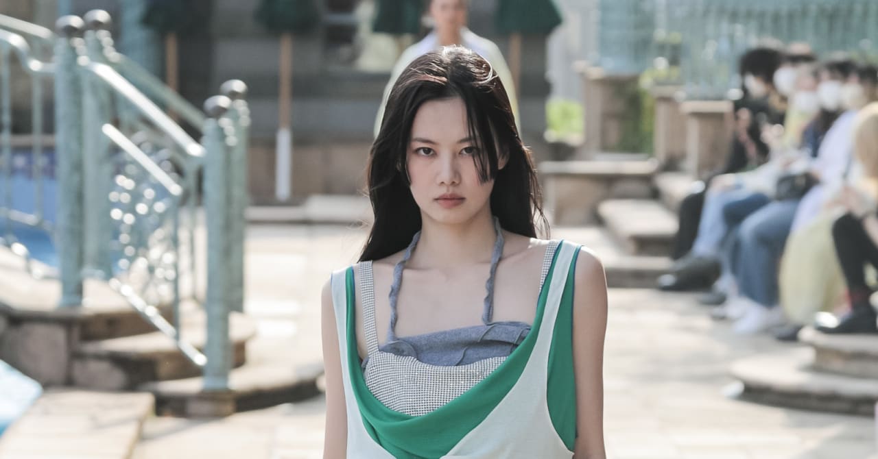 コトハヨコザワが屋外プールでショー開催　学生時代から続ける15年間の創作の集大成