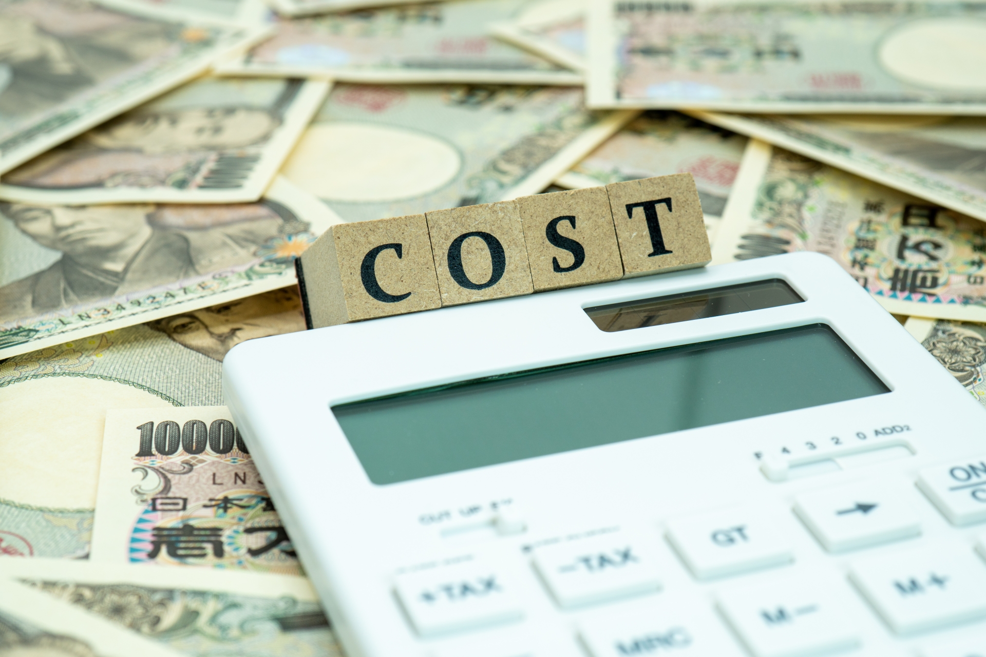 【得した気分に】固定費の節約術で浮いたお金を自由に使おう｜DEBIT INSIDER（デビットインサイダー）