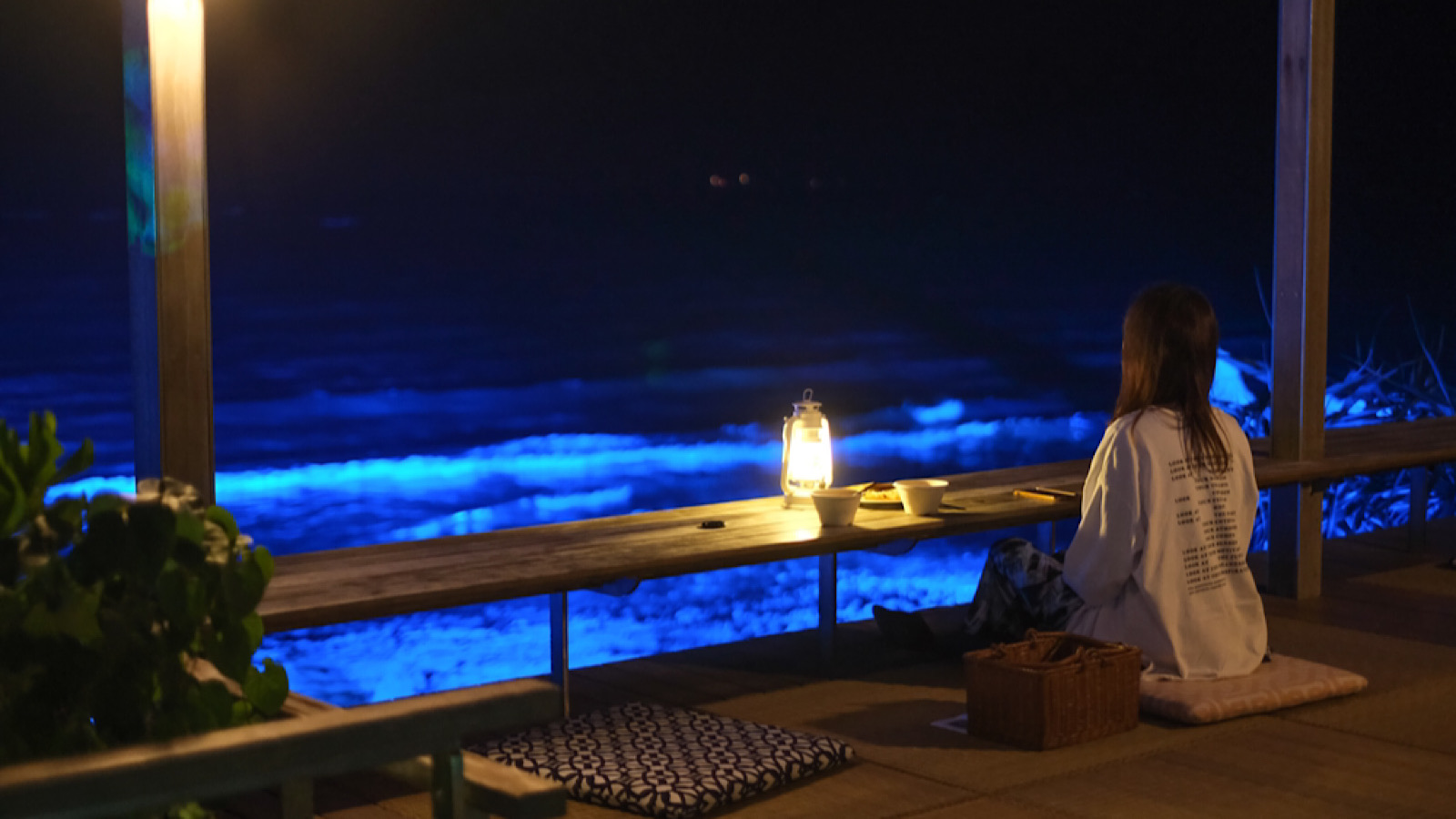 【冬季限定】「星野リゾート バンタカフェ」で青く輝く夜の海と、あたたかなスープで冬の沖縄を満喫。