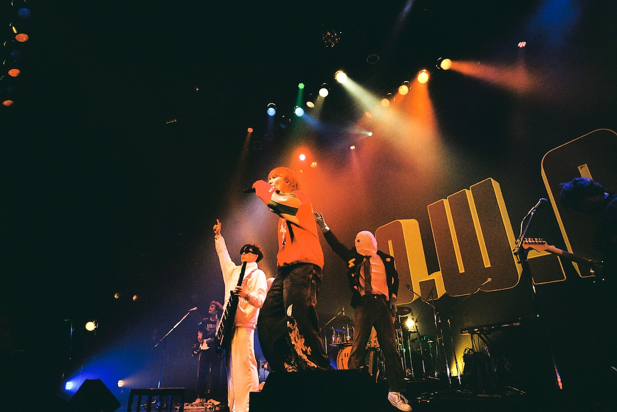 Mega Shinnosuke、会場を熱狂で包んだ濃密なグルーヴ　多彩な演奏で魅せた『CULTURE DOG TOUR』ファイナル