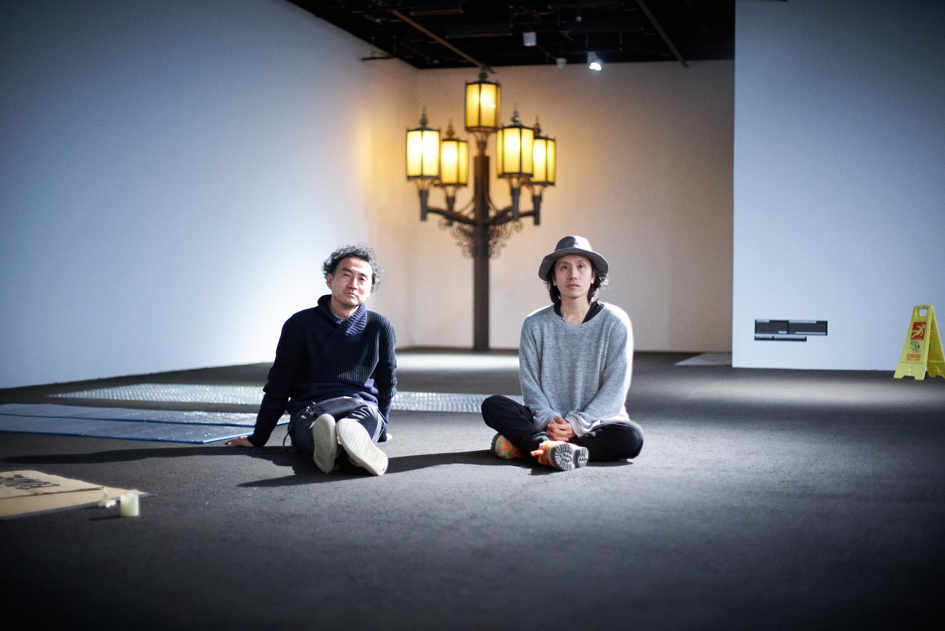 道の上で、Chim↑Pom・卯城竜太と建築家・西田司が語り合う「居場所をどうやって作ってる？」 / 「居場所のかたち」対談 ―前編― | ARTICLES | ARToVILLA