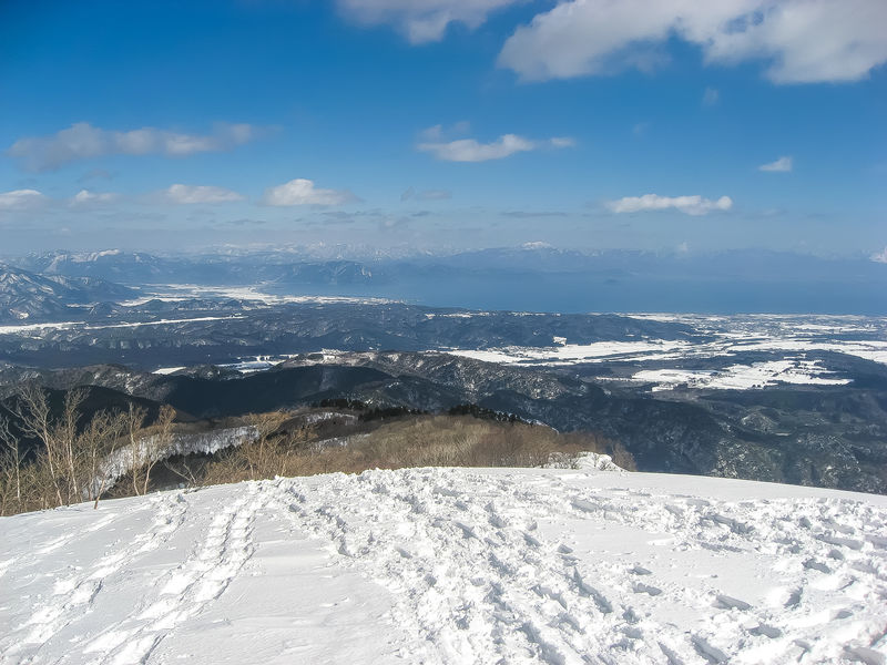 滋賀の隠れ絶景スポット「蛇谷ヶ峰」美しすぎる琵琶湖の雪景色 | 滋賀県 | LINEトラベルjp 旅行ガイド