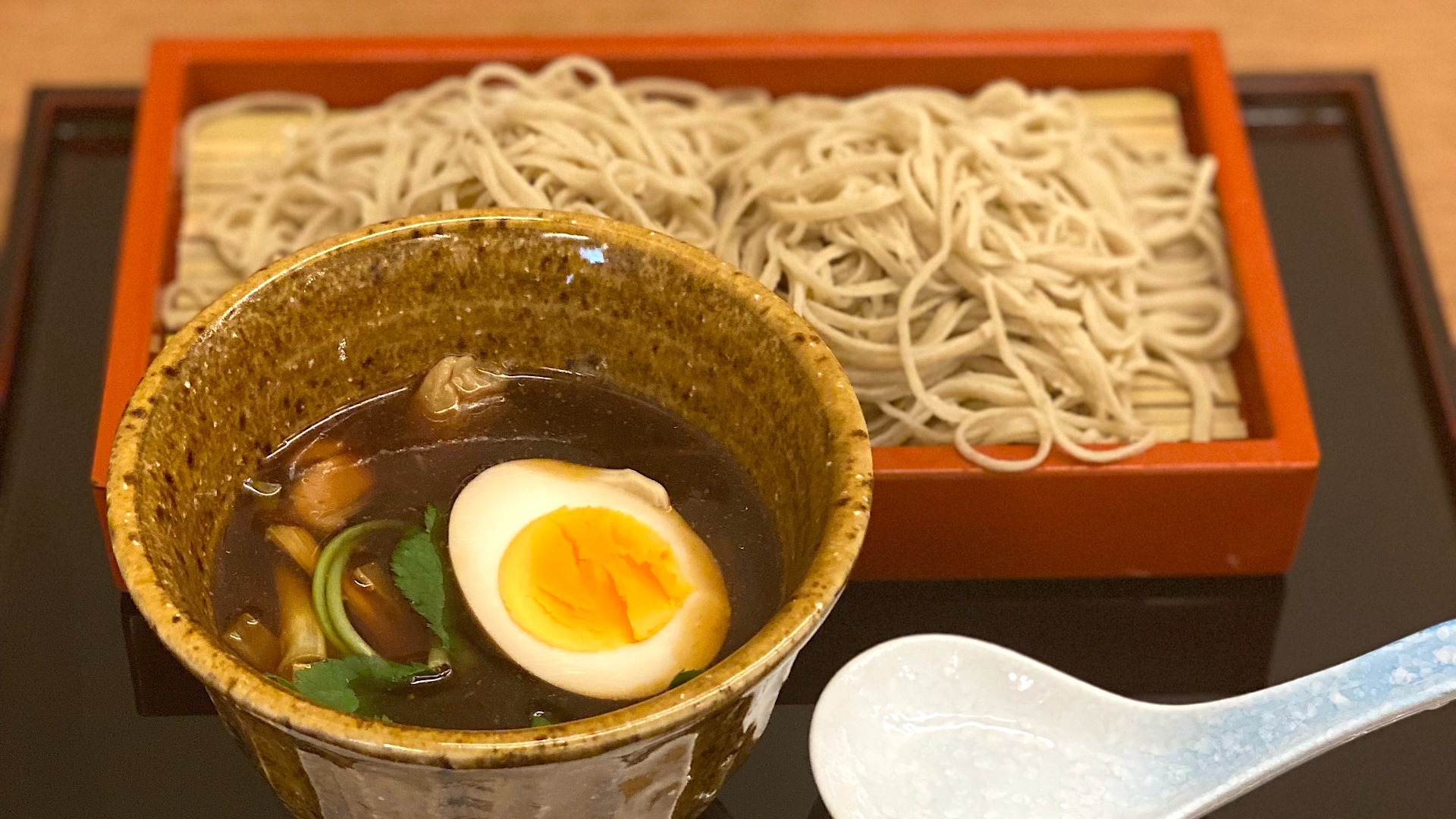 【名古屋市天白区】夏にぴったり！モダンなお蕎麦屋さん「糸」で創作メニュー・鶏辣（チーラー）そばを堪能 - 土庄雄平 | Yahoo! JAPAN クリエイターズプログラム