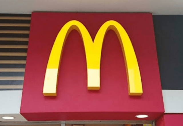 「ぶわっとチェダーチーズが香る！」「旨味がやみつきに！」マックの”シャカシャカチキン”のチーズ味をレポします♪