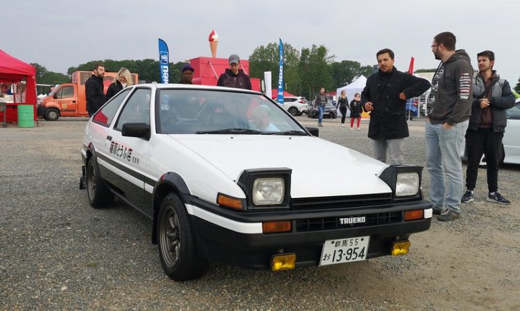 カラー、採用