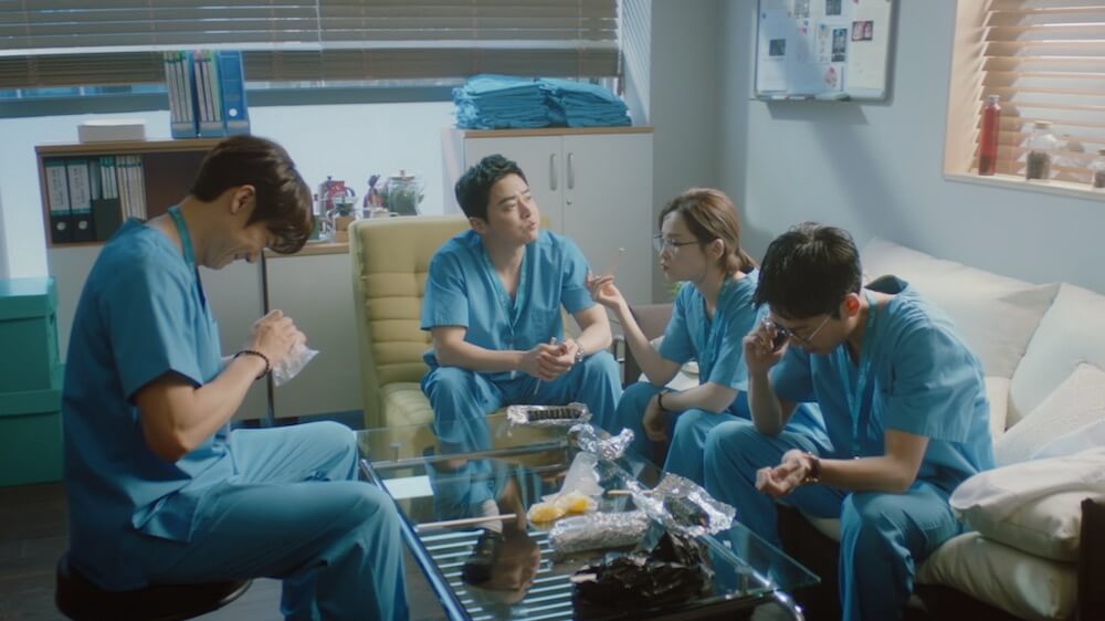 韓国Netflixで2020年の視聴率1位！40歳の男女5人を描いたドラマ『賢い医師生活』ヒットの理由とは - QJWeb クイック・ジャパン ウェブ