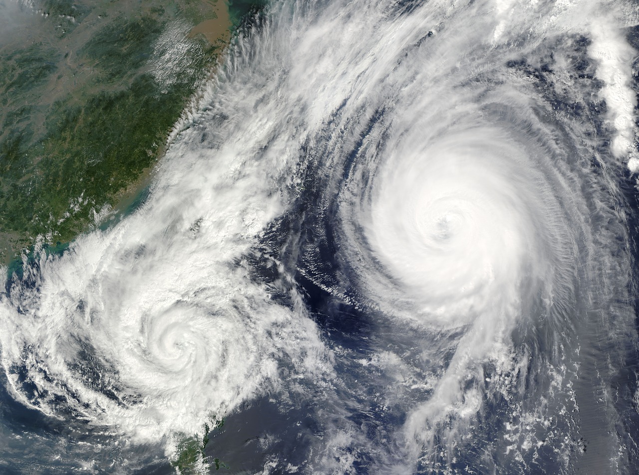 台風の襲来に向けて揃えておきたい防災グッズ | 不動産の学校