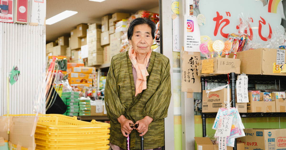 かつて日本最大の駄菓子屋問屋街だった日暮里で、たった1軒になっても「大屋商店」を守り続ける理由