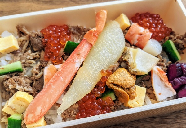 年末年始は豪華に!! スシロー「すき焼き海鮮おせちらし」蟹、数の子、ウニ、そしてお肉！ 