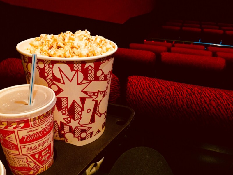 【映画デート必勝マニュアル】デートにおすすめの東京の映画館3選！成功のコツや服装、映画のジャンル、デートプランも紹介 | torothy(トロシー)