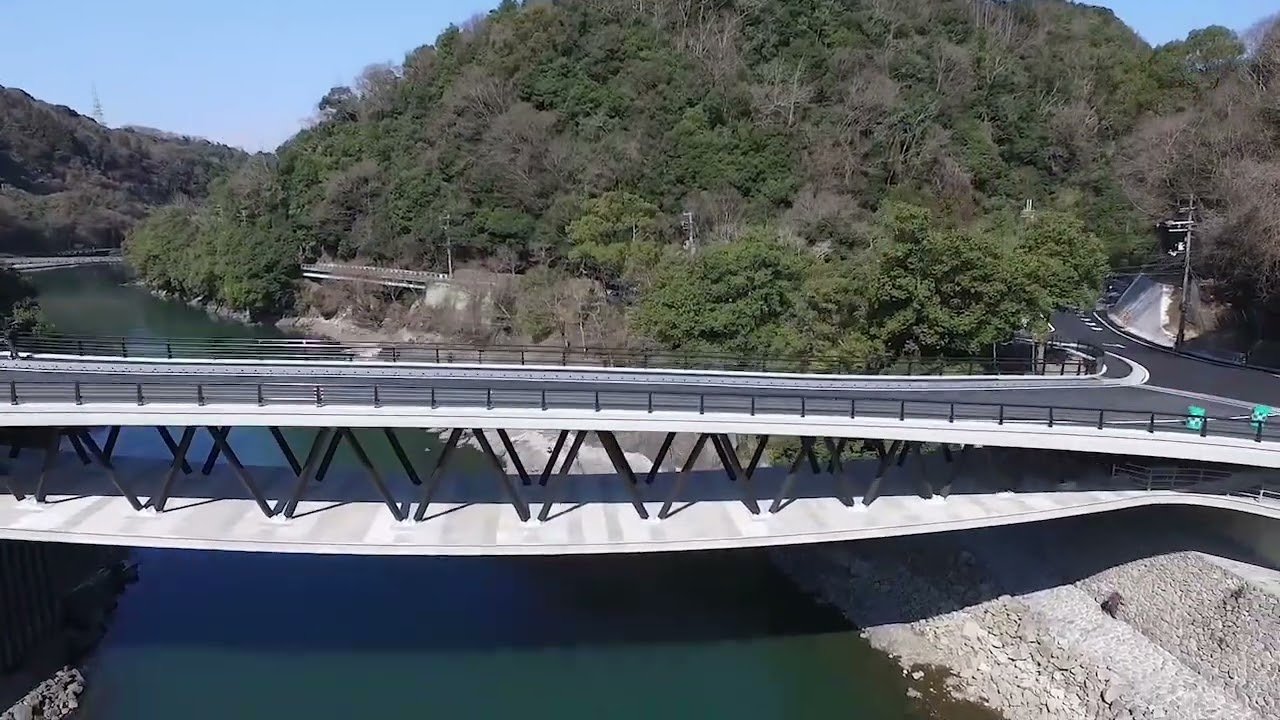 cd、ドローン