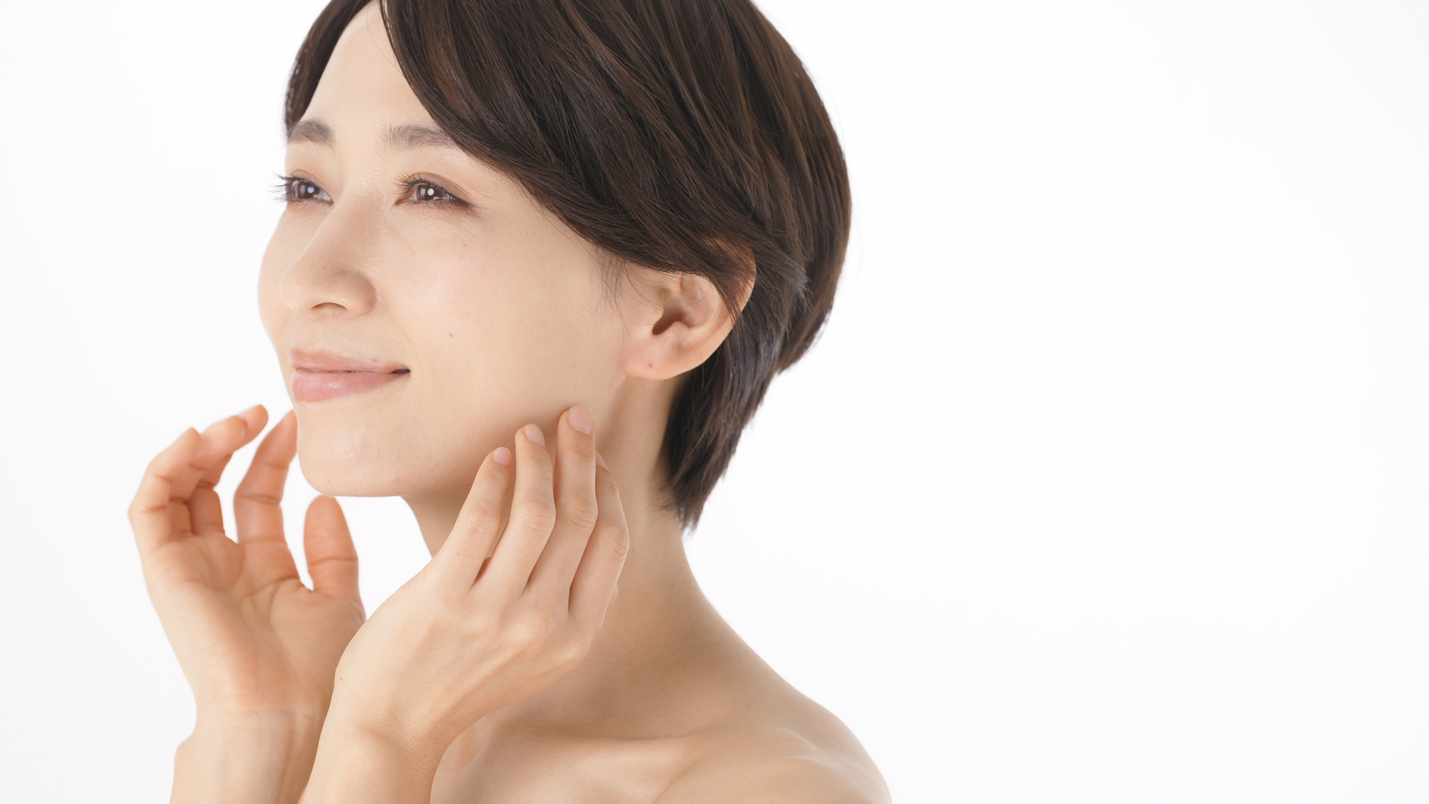 たるみの改善で見た目年齢を若々しく！原因や今からできる対策を解説 | 美顔研究所