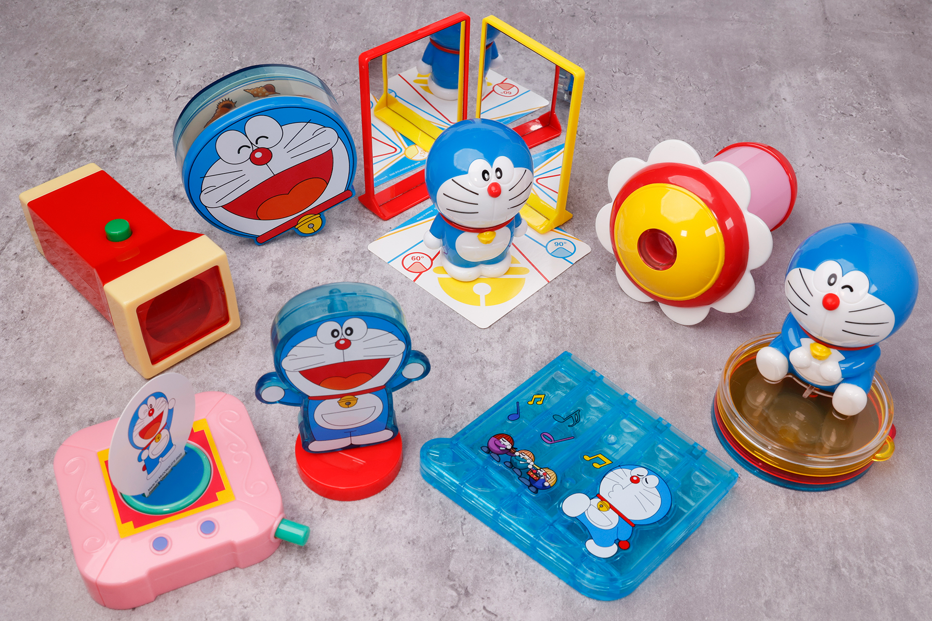ハッピーセット「ドラえもん わくわくじゆう研究」を一足先に遊んでみた！ ドラえもんと一緒に夏休みの自由研究を楽しもう