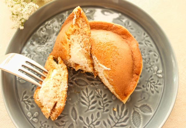 もっちもち食感がクセになる～！ローソンの”新感覚スイーツ”がクリームとの相性バッチリだった◎
