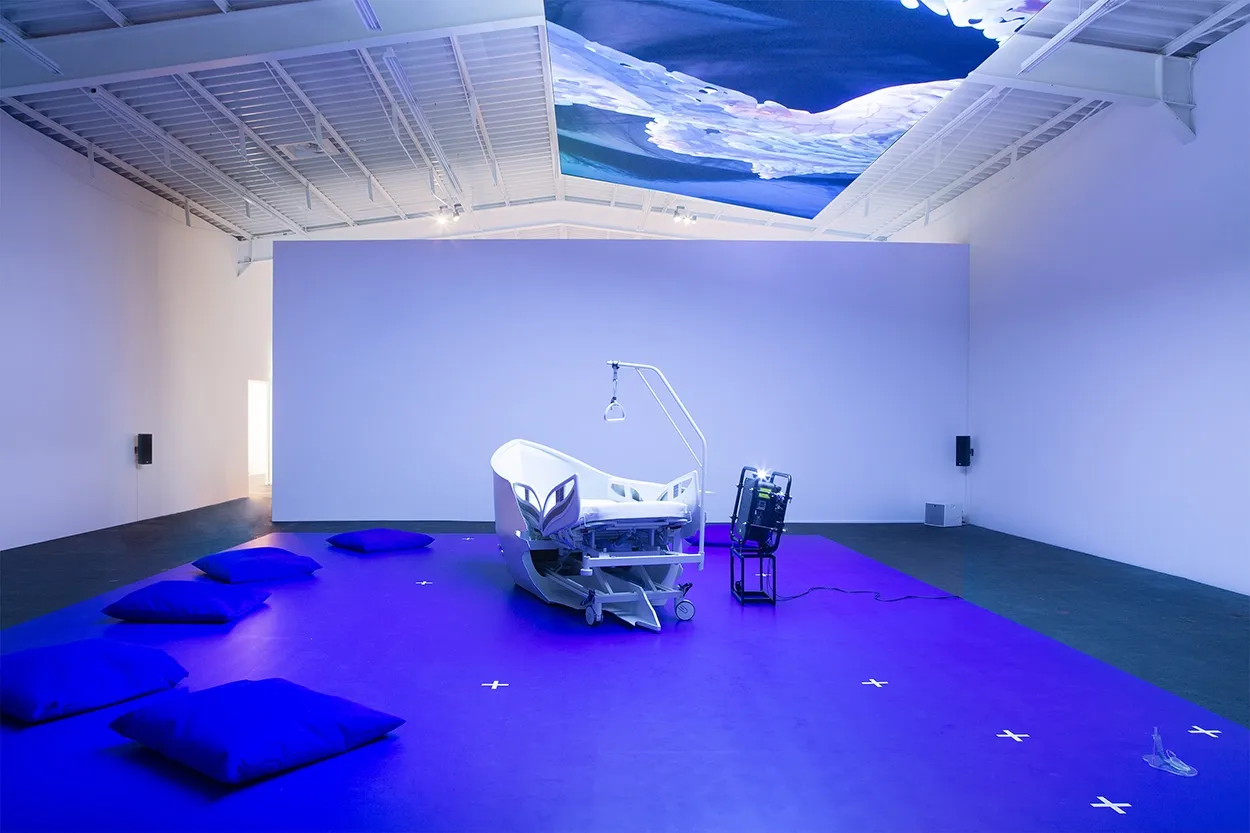 第12回ベルリン・ビエンナーレ レビュー：「傷だらけの世界」でアートが伝えるもの｜ARTnews JAPAN
