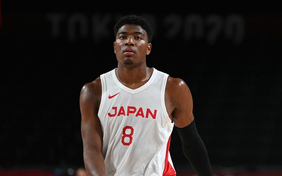 『スラムダンク』宮城リョータはもう生まれない!?　“平均身長2m超え”バスケ日本代表に見る「大型化施策」の未来 | 文春オンライン