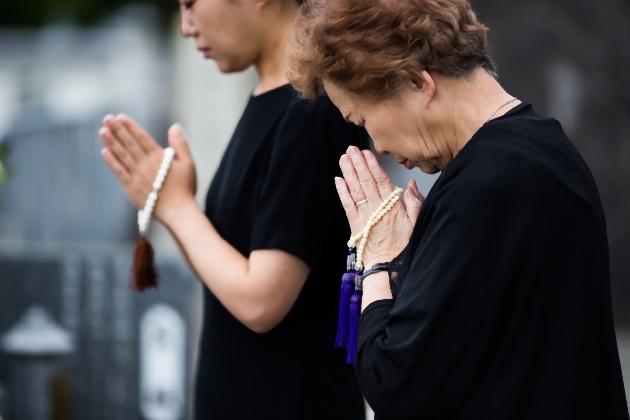コロナ禍で「簡素なお葬式」と「小さなお墓」がトレンドに　深刻な減収に悩む仏教界の生き残り戦術