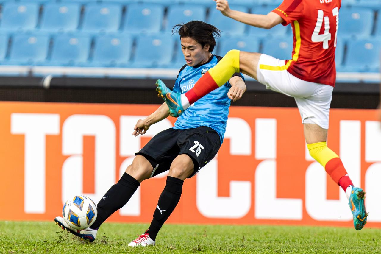 【川崎F】サイドバックもアンカーも。松井蓮之、プロ1年目の挑戦物語「だから、サイドバックはネガティブではない」 - サッカーマガジンWEB