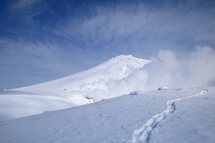 恋い焦がれた北海道・冬の絶景。大雪山「旭岳」雪山登山記