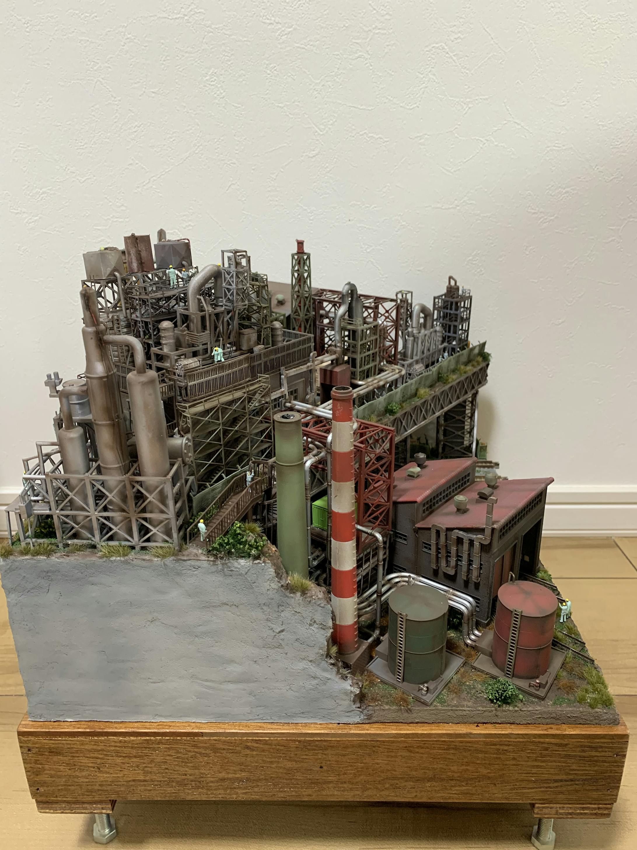 背部から見た様子です。工場の入り組んだ感じにテンションが上がってしまいます。 背部から見た様子です。工場の入り組んだ感じにテンションが上がってしまいます。