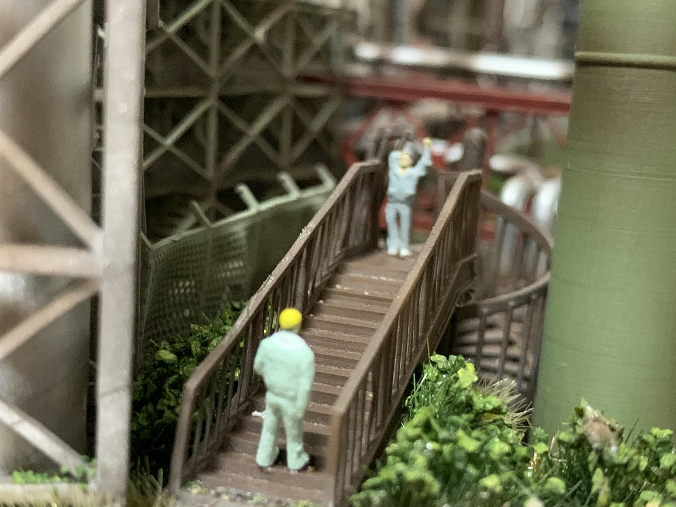 この後の作業内容について話しかけていますが、ダルそうに聞いています笑
