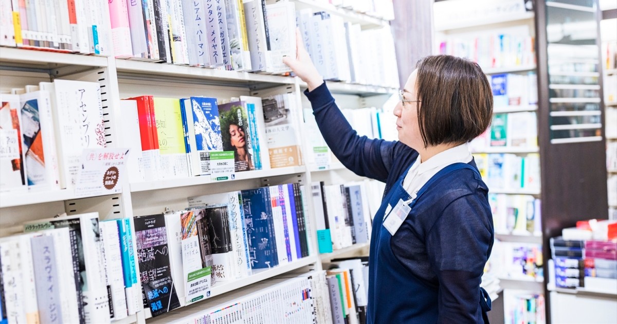 思想の系譜に沿った人文書棚で、「言葉のない対話」を生み出す：ブックファースト新宿店・広野陽子さん｜じんぶん堂