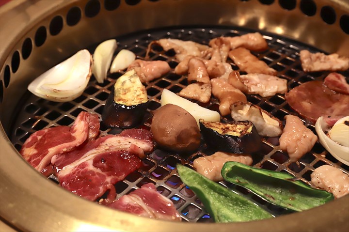 美瑛観光の後に寄りたい！「焼肉 にしき」で名物ジンギスカン・ホルモンを堪能