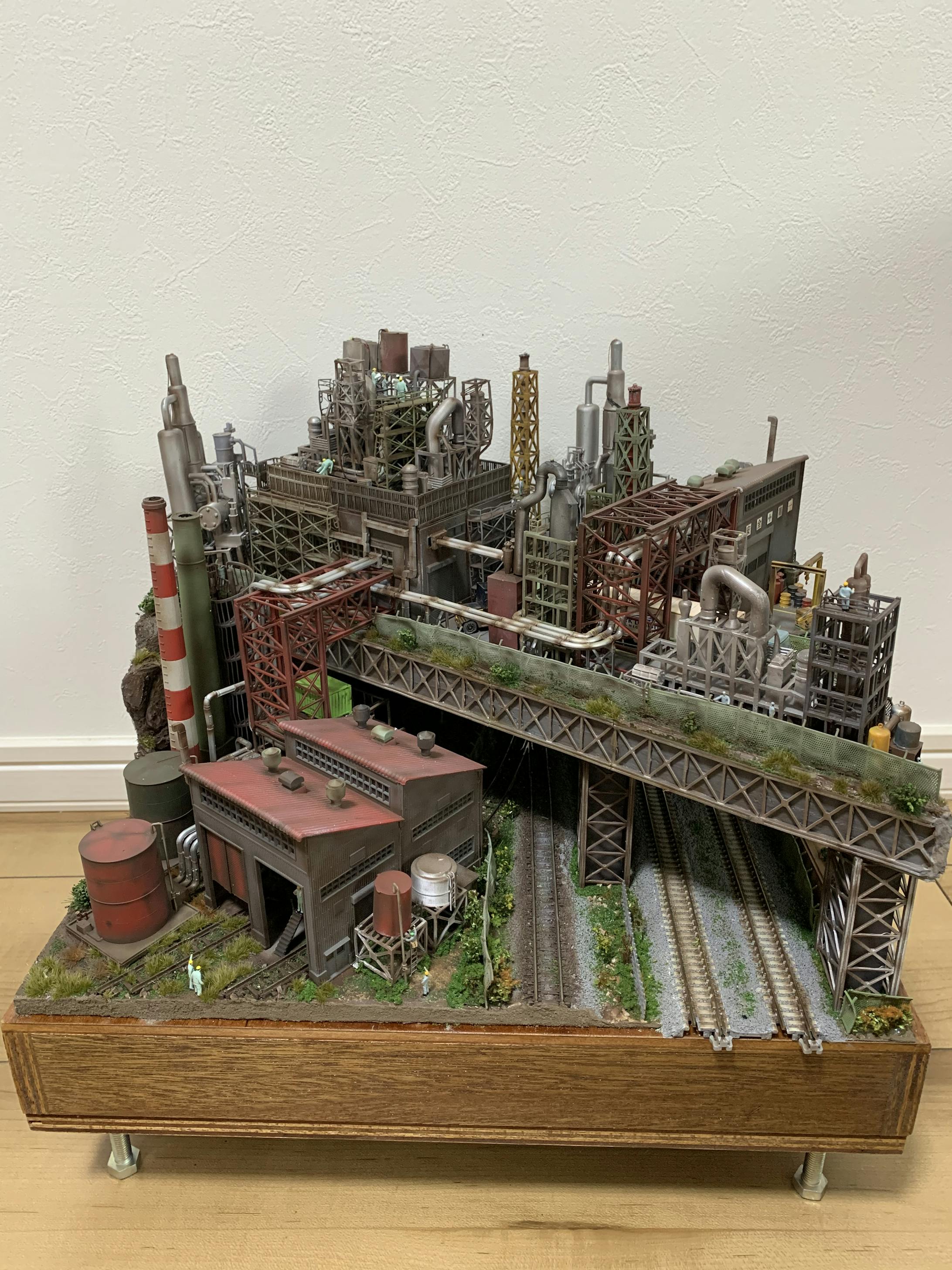 左手から見た様子です。一階も見えるため、こちら側が1番作品として見せられる仕上がりになったと思います。 左手から見た様子です。一階も見えるため、こちら側が1番作品として見せられる仕上がりになったと思います。