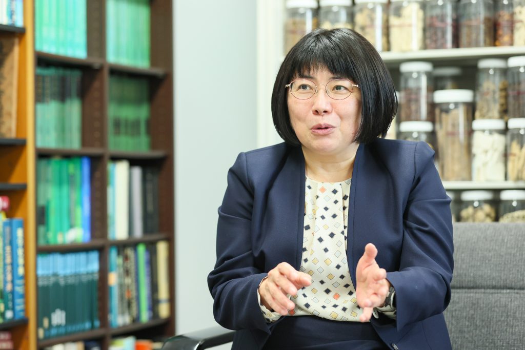 5億年かけた植物の生存戦略で持続可能な未来を作る 千葉大学 大学院薬学研究院 遺伝子資源応用研究室 教授 山崎 真巳 Mami Yamazaki | CHIBADAI NEXT