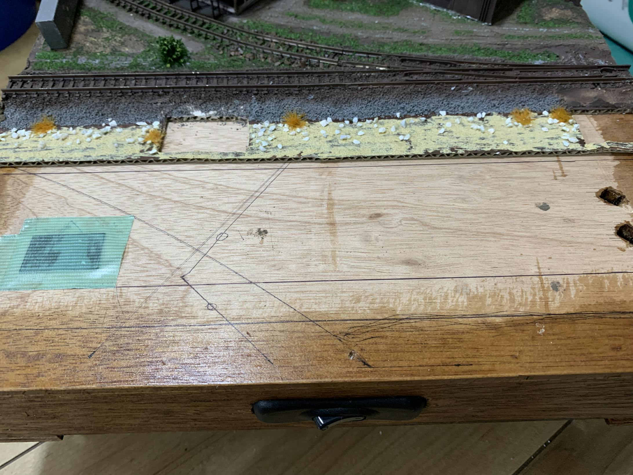 いよいよベースに固定です。