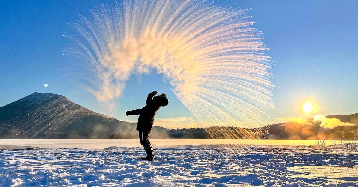 冬こそ訪ねたい神秘的な湖10選　天然の造形の美を体感 - 日本経済新聞